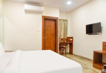 Collection O 78427 Hotel Raj Regent allows 18 year olds to book a room