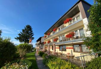 Marias Pension has Balcony rooms
