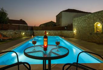 Skandalis Apartments has Balcony rooms