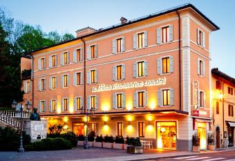 Albergo Ristorante Corsini has Balcony rooms