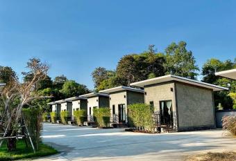 The Muse Resort & Cafe  has Balcony rooms