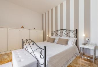 Villa Iole has Balcony rooms