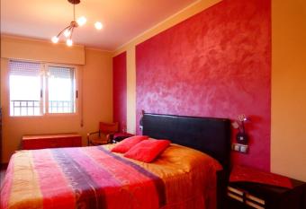 Apartamento con encanto bien equipado has Balcony rooms