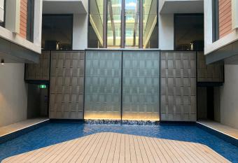 Midnight Luxe 1 BR Executive Apartment in the heart of Braddon Pool Sauna Secure Parking Wine WiFi Netflix has Balcony rooms