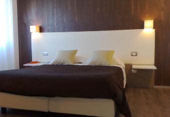 Hotel Toscana allows 18 year olds to book a room