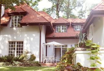 Krzysin has Balcony rooms