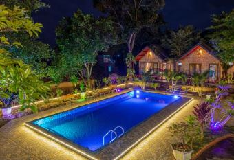 Cat Ba Spring Garden Homestay has Balcony rooms