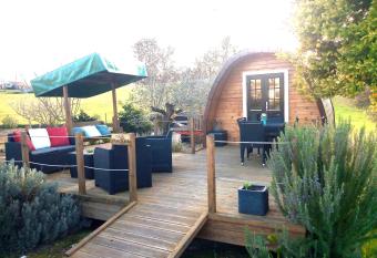 Glamping Turquesa, feel and relax in a wood house has Balcony rooms