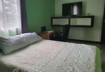 Adelle s Transient, spacious 3-bedroom homestay has Balcony rooms