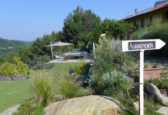 Acquaementa allows 18 year olds to book a room