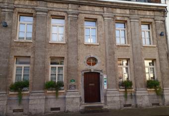 L H  te des G  ants allows 18 year olds to book a room