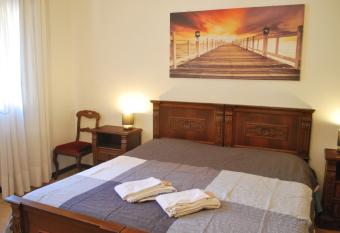 Salix Apartment has Balcony rooms