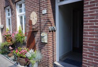 De bezige bij has Balcony rooms