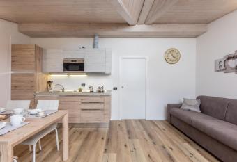 Fiore del Brenta has Balcony rooms