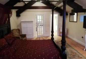 Annie s has Balcony rooms