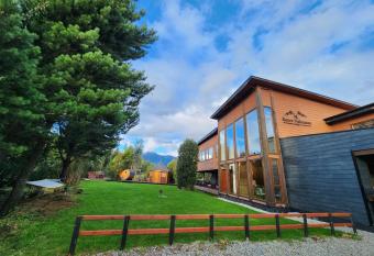 Entre Volcanes Lodge allows 18 year olds to book a room