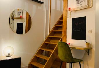 La maison de Nina allows 18 year olds to book a room