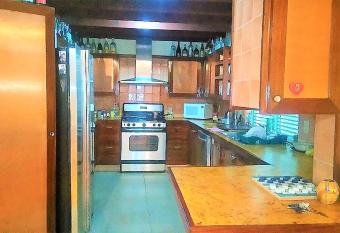 Villa Florie Guest House - Economic Rooms allows 18 year olds to book a room