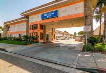 Rodeway Inn Artesia Cerritos has Smoking/Balcony rooms