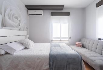 EVE Rooms ,estacion has Balcony rooms