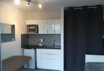 Studio la grande motte, parking, petite vue mer has Balcony rooms