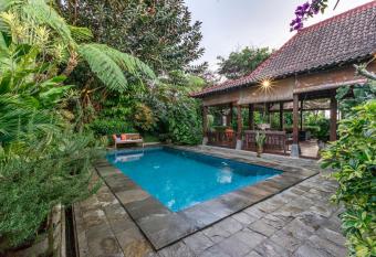 Villa Mulyono has Balcony rooms