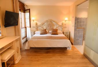 Hotel Rural La Muedra allows 18 year olds to book a room