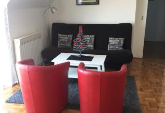 Apartman Lara *** allows 18 year olds to book a room