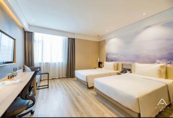 Atour Hotel (Xi an Gaoxin Dazhai Road) allows 18 year olds to book a room