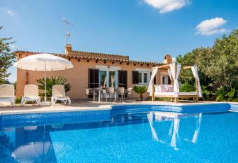 Finca c an Verano has Balcony rooms