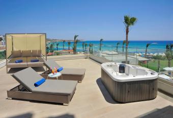 Nelia Beach Hotel & Spa has rooms with a private hot tub