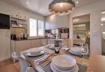 City Center Apartment with Mountain View has Balcony rooms