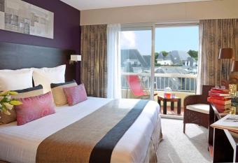 H  tel Restaurant BO & MIA allows 18 year olds to book a room