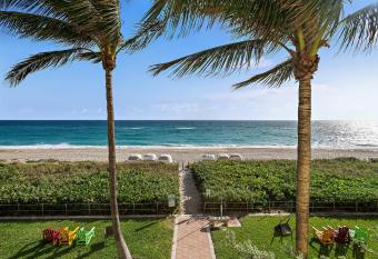 The Ambassador Hotel has Balcony rooms