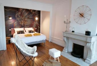 Le 43-4 avec sauna privatif allows 18 year olds to book a room