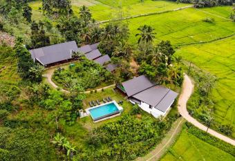 Cinnamon Village Sinharaja has Balcony rooms
