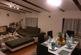 Gorski cvijet has Balcony rooms