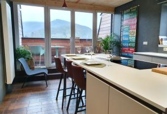 Vue sur Meuse has Balcony rooms