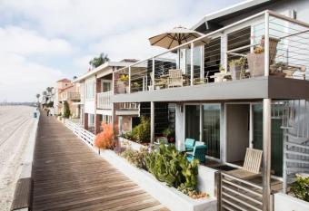 Oceanfront Oasis has Balcony rooms
