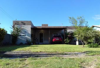 Casa 3Q Praia do Mo  ambique - at   7 pessoas has Smoking/Balcony rooms