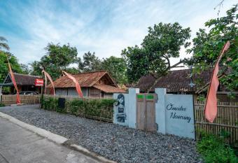 OYO 2393 Putroyono Homestay allows 18 year olds to book a room