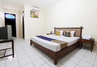 SPOT ON 2426 Hotel Aget Jaya Ii allows 18 year olds to book a room