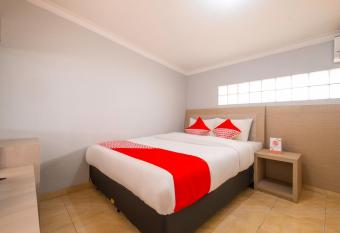 OYO 2405 The Karins Guesthouse Syariah allows 18 year olds to book a room