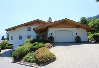 Ferienwohnung Claudia has Balcony rooms