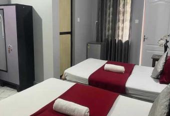 SPOT ON 60593 Casa Almeida allows 18 year olds to book a room