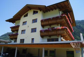 Apparthotel Stoanerhof has Balcony rooms