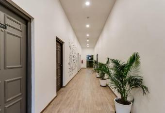 Super OYO Townhouse 135 Gandhi Hall allows 18 year olds to book a room