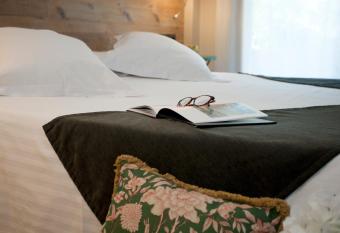 Arrels d Emporda allows 18 year olds to book a room