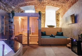 Sauna Central has rooms with a private hot tub