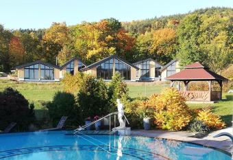 Ferienh  user Saalemaxx allows 18 year olds to book a room